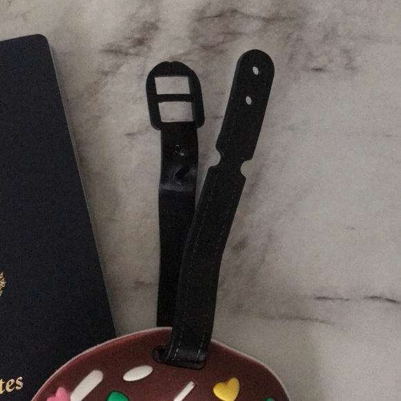 NWT chocolate donut 🍩 luggage tag - Picture 3 of 6